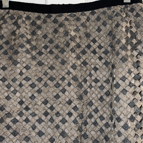 Marc Jacobs Diamond Crochet Overlay Pintuck Pencil Skirt Size 6 Taupe/Grey - Picture 4 of 13